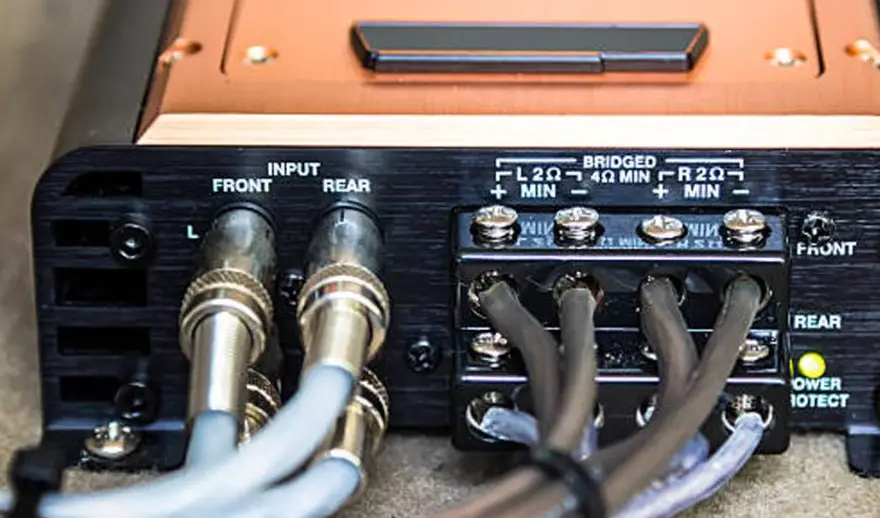 Each channel of the front amplifier is wired with two speakers